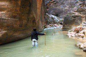 Demonstrating the height of the river